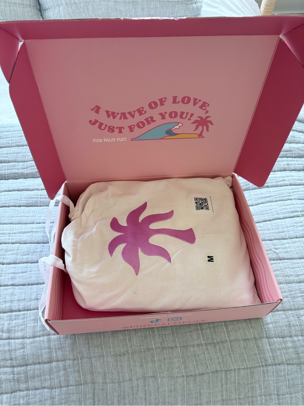 Pink Palm Puff Disney Pink "Under The Sea" Ariel Hoodie BRAND NEW!! - Picture 6 of 7